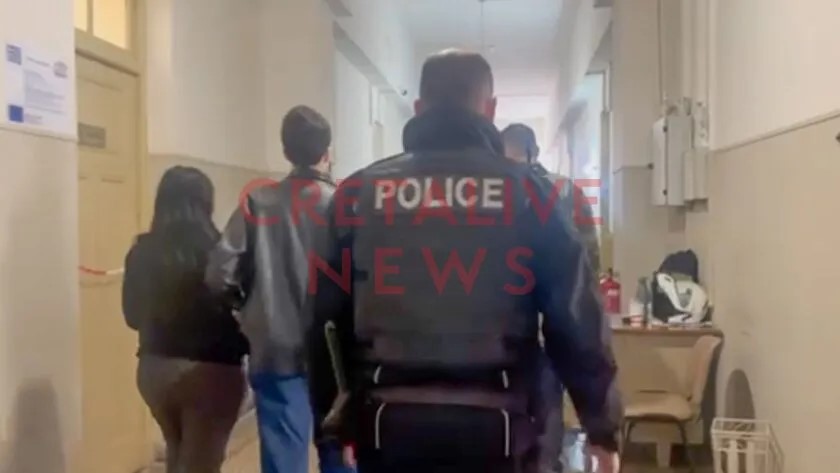 Υπόθεση Μεσσαράς: «Θέλουμε να μείνουμε με τον αδερφό μας» λένε οι δύο αδερφές- Ελεύθερη με περιοριστικούς όρους η μητέρα