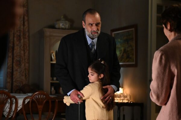 Άγιος έρωτας – Ο Μαρκόπουλος συναντά για πρώτη φορά την εγγονή του