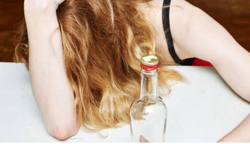 Σοκ στην Κρήτη: 21χρονη ήπιε χάπια και αλκοόλ για να αυτοκτονήσει – Πώς την έσωσε ο σύντροφός της