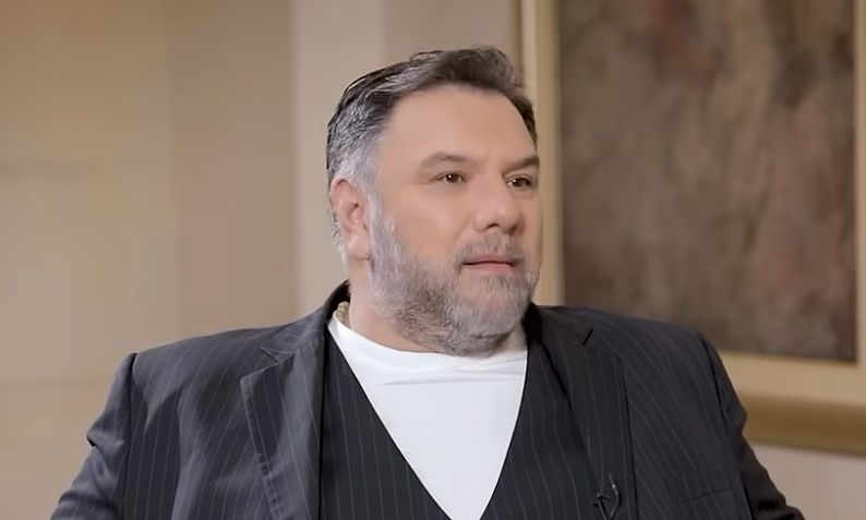 Πένθος για τον Γρηγόρη Αρναούτογλου: Πέθανε η μητέρα του – «Εύχομαι σαν γιος να σου έδωσα λίγη χαρά»