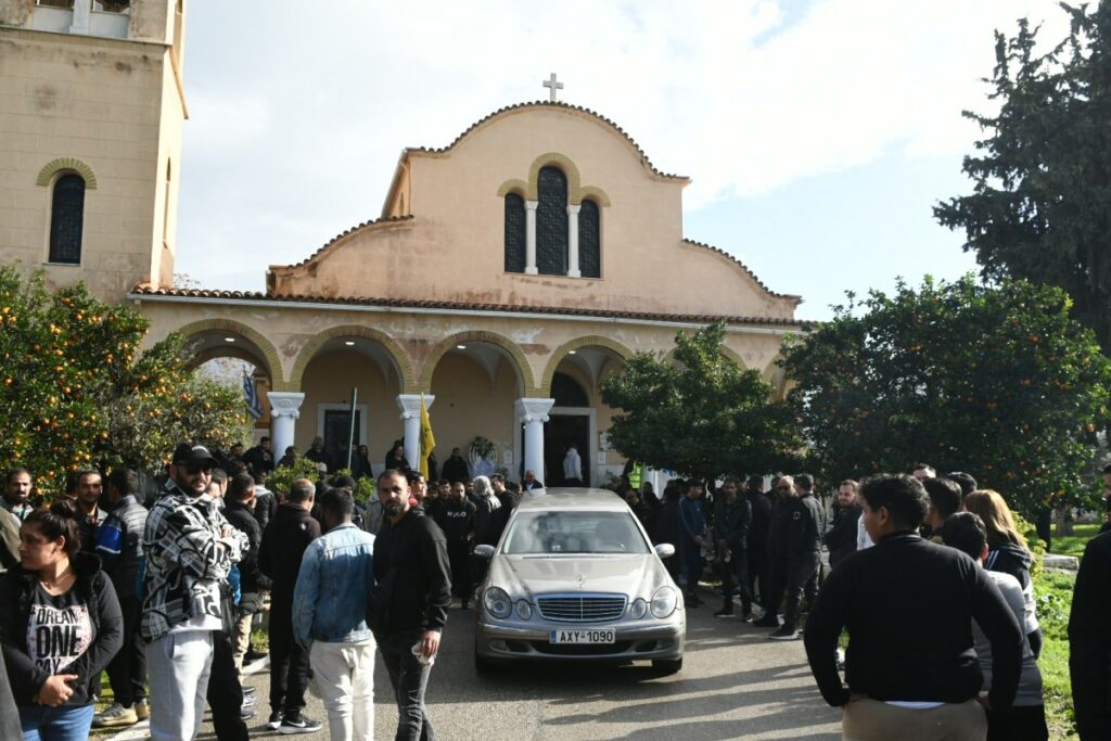 Πάτρα: Θρήνος στην κηδεία του 30χρονου που ξυλοκοπήθηκε μέχρι θανάτου