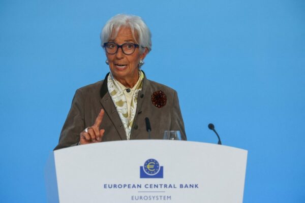 Κριστίν Λαγκάρντ: Η πιο ακριβοπληρωμένη της Ευρωπαϊκής Ένωσης – Ο μισθός της ζαλίζει….