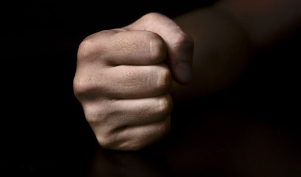 Άνδρας στην Κω νόμιζε ότι έβγαινε ραντεβού με ανήλικη, αλλά του είχαν στήσει παγίδα και τον έδειραν