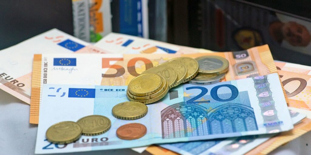 Μισθός Ιανουαρίου: Γιατί θα δείτε περισσότερα χρήματα στον λογαριασμό