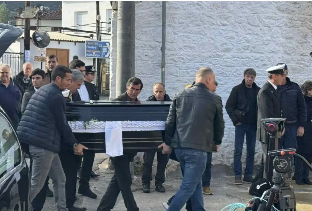 Άστρος: Τελευταίο «αντίο» στον 53χρονο λιμενικό που έχασε τη ζωή του από την κακοκαιρία