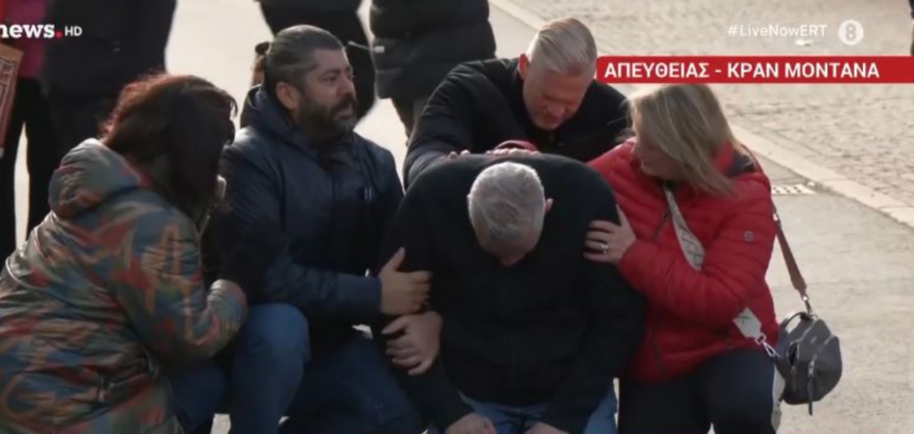 Θρήνος στην Ελβετία: Το σπαρακτικό βίντεο με τον πατέρα που γονατίζει και κλαίει έξω από το «μπαρ του θανάτου» στο Κραν Μοντανά