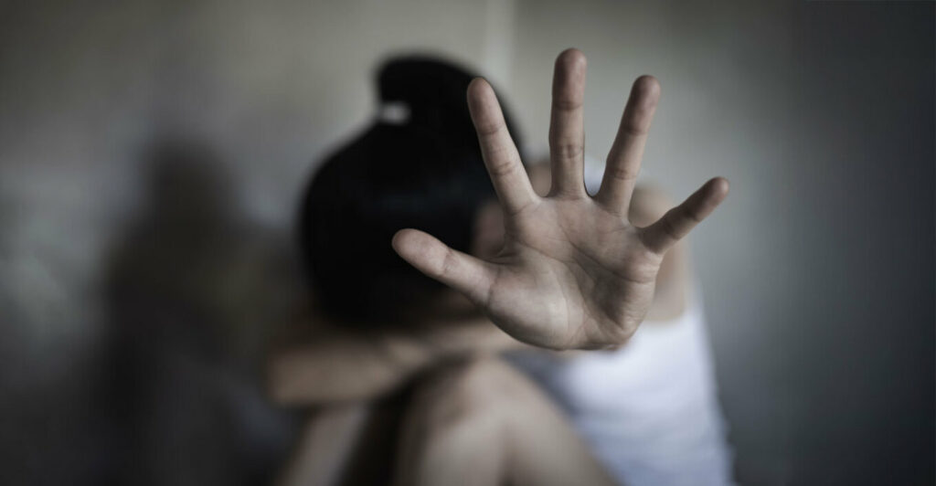 Συνελήφθη 14χρονος που χτύπησε με γροθιά την 16χρονη αδελφή του και την έστειλε στο νοσοκομείο