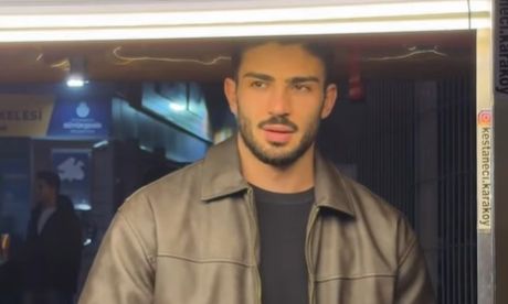 Τουρκία: Ο κούκλος πλανόδιος πωλητής που έχει γίνει viral – Βίντεο