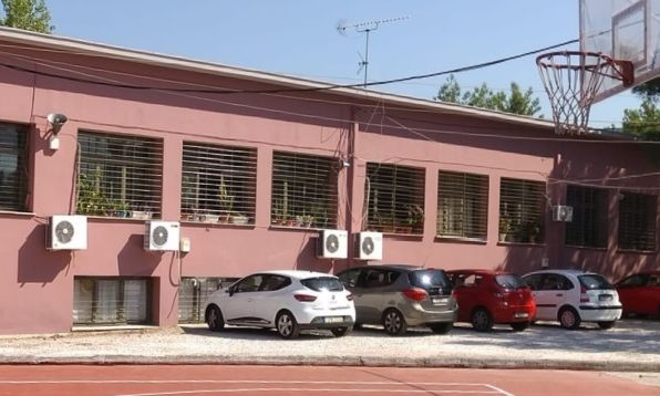 Χαλάνδρι: Διευθύντρια βάζει μαθητές να σκάβουν στο προαύλιο του σχολείου για να τους σβήνει απουσίες