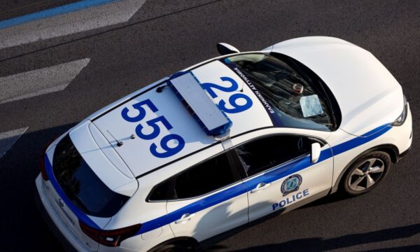 Ελευσίνα: Η κόρη σκότωσε τη μητέρα της μπροστά στα μάτια των εγγονιών της- “Έκλαιγαν και ζητούσαν βοήθεια”