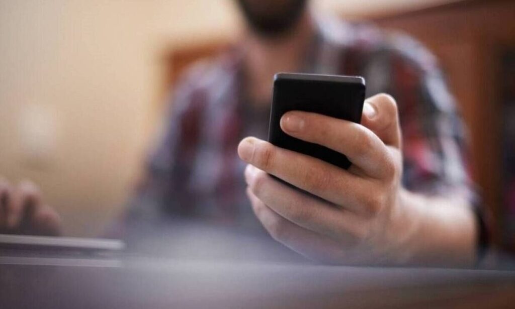 «Καλησπέρα, από τη ΔΕΗ είμαι»: Πήρε τηλέφωνο για να την εξαπατήσει, αλλά έπεσε σε… αστυνομικό!