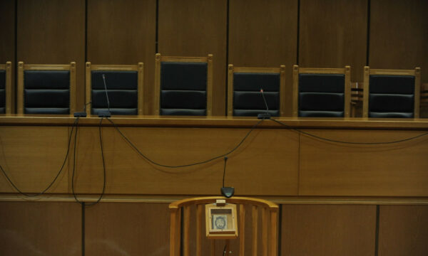 Θεσσαλονίκη: Κατ’ οίκον κάθειρξη πέντε ετών σε 72χρονο παιδοκτόνο-Σκότωσε τον γιο του με σκεπάρνι