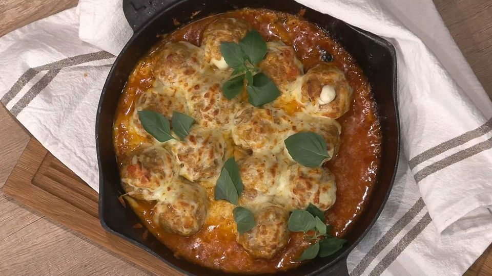 Κεφτεδάκια με φορμαέλα Αράχοβας στο ψωμί