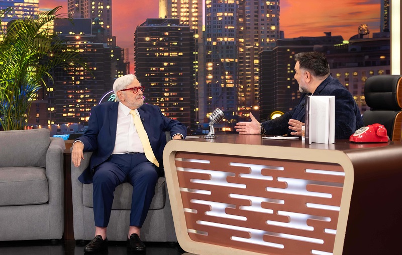 Κώστας Καίσαρης: Ο «άρχοντας των διαμαντιών» περιγράφει το επικό πάρτι, όπου η καλεσμένη του, SharonStone, έκοβε με ψαλίδι τις γραβάτες των καλεσμένων