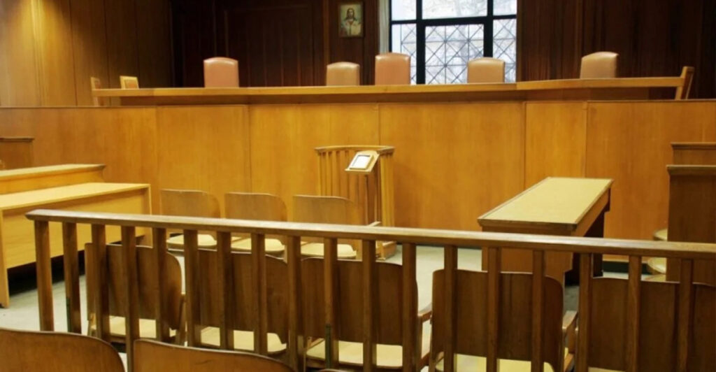 Πώς το δικαστήριο κατέληξε στην καταδίκη γνωστού ηθοποιού για βιασμό και απόπειρα βιασμού παρά την εισαγγελική πρόταση