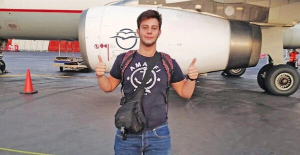 «Ο χρόνος δεν γιατρεύει, ο κόσμος όλος δύο πράσινα μάτια» λέει η μητέρα του Γεράσιμου Ιάσονα που επιβίωσε στα Τέμπη