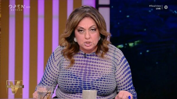 Η Σoφία Μουτίδου διάβασε on air το εξώδικο του Αχιλλέα  Μπέου: «Ζήτα συγγνώμη για το ρατσιστής», «Δεν ανακαλώ τίποτα»