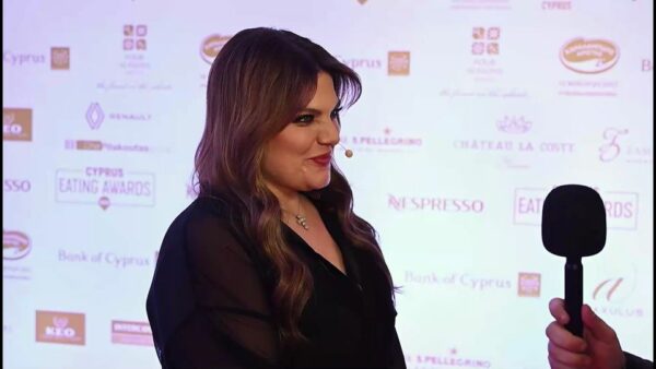 Η Δανάη Μπάρκα για τον Άγιο Βαλεντίνο:  Δεν ακολουθώ και πολύ τον συγκεκριμένο… άγιο. Έχω Άγιο Βαλεντίνο καθημερινά…