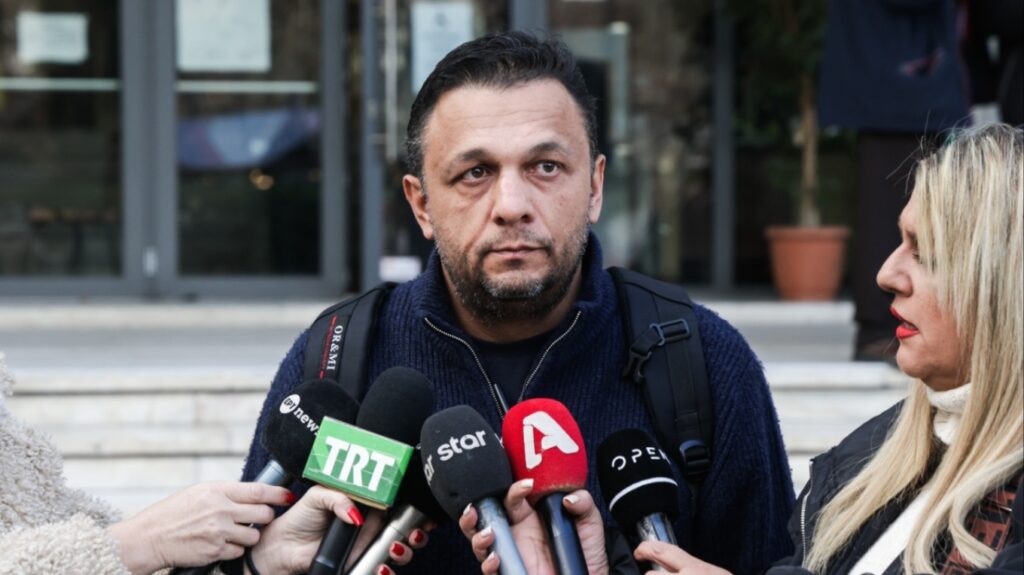 Τέμπη: Αναβλήθηκε η εκταφή του γιου του Πάνου Ρούτσι μετά από αίτημα της οικογένειας