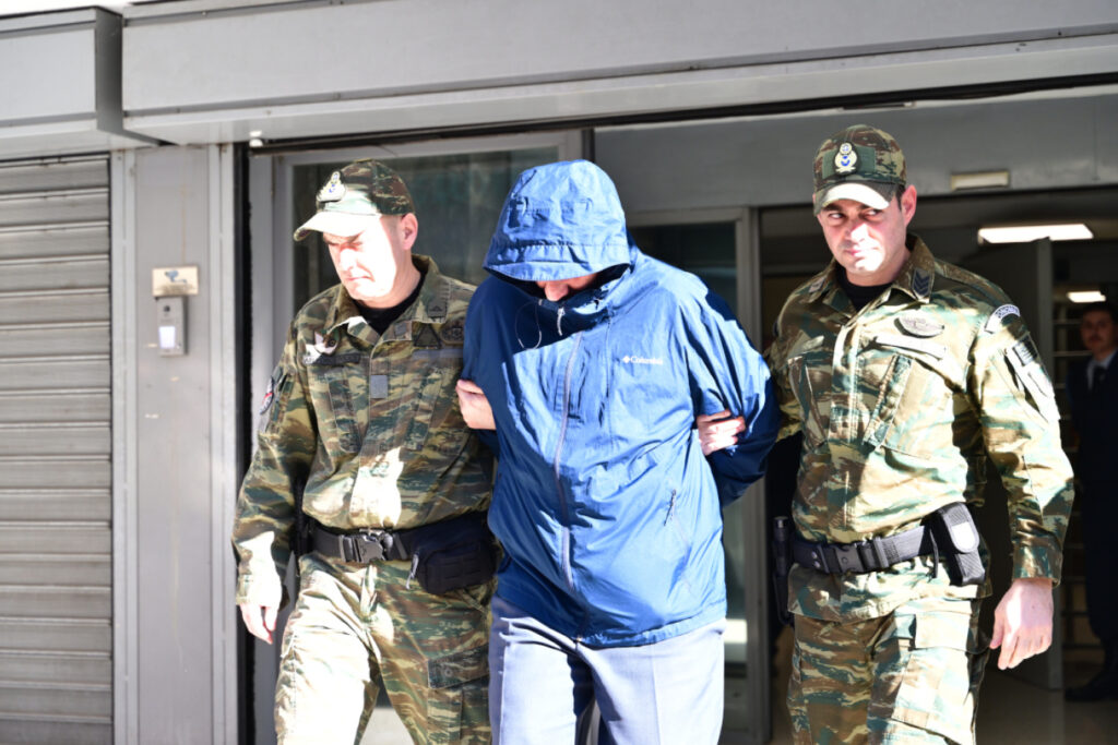Προθεσμία για να απολογηθεί πήρε ο σμήναρχος κατάσκοπος: «Είναι ψύχραιμος, πιστεύει θα αποδοθεί δικαιοσύνη» λέει ο συνήγορος του