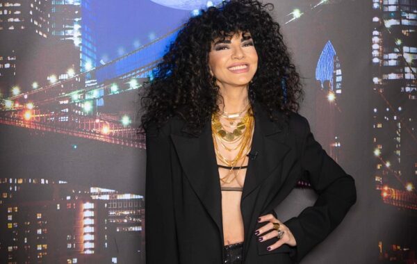 Μαρία Σολωμού:  Χαιρετάω κόσμο που το πρωί με βρίζει…