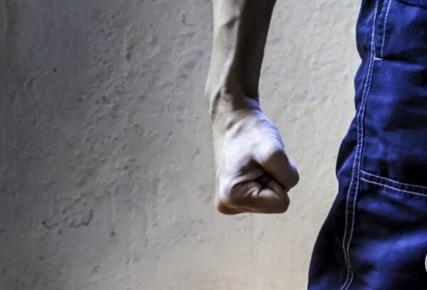 Περιστέρι: Άγνωστος επιτίθεται σε γυναίκες με παιδιά σε παιδική χαρά – «Πέταξε έναν αναπτήρα, άρχισε να βρίζει και να απειλεί»