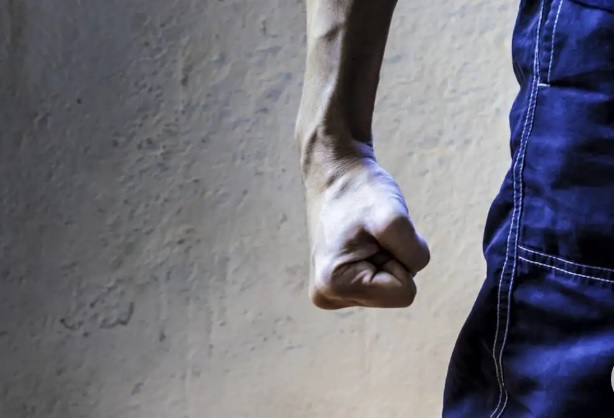 Περιστέρι: Άγνωστος επιτίθεται σε γυναίκες με παιδιά σε παιδική χαρά – «Πέταξε έναν αναπτήρα, άρχισε να βρίζει και να απειλεί»