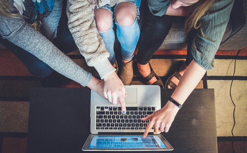 Πώς το Glorion Casino διατηρεί το παιχνίδι συναρπαστικό σε διαφορετικές κατηγορίες