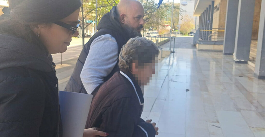 Στα δικαστήρια Θεσσαλονίκης η 77χρονη που συνελήφθη μετά τον θάνατο του 82χρονου συζύγου της