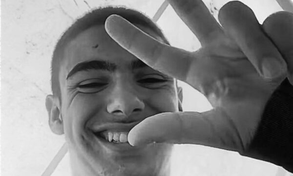 Οδύνη στο τελευταίο αντίο του 18χρονου Μάκη στον Πύργο: «Καλό ταξίδι παλικάρι μου» είπαν οι γονείς του