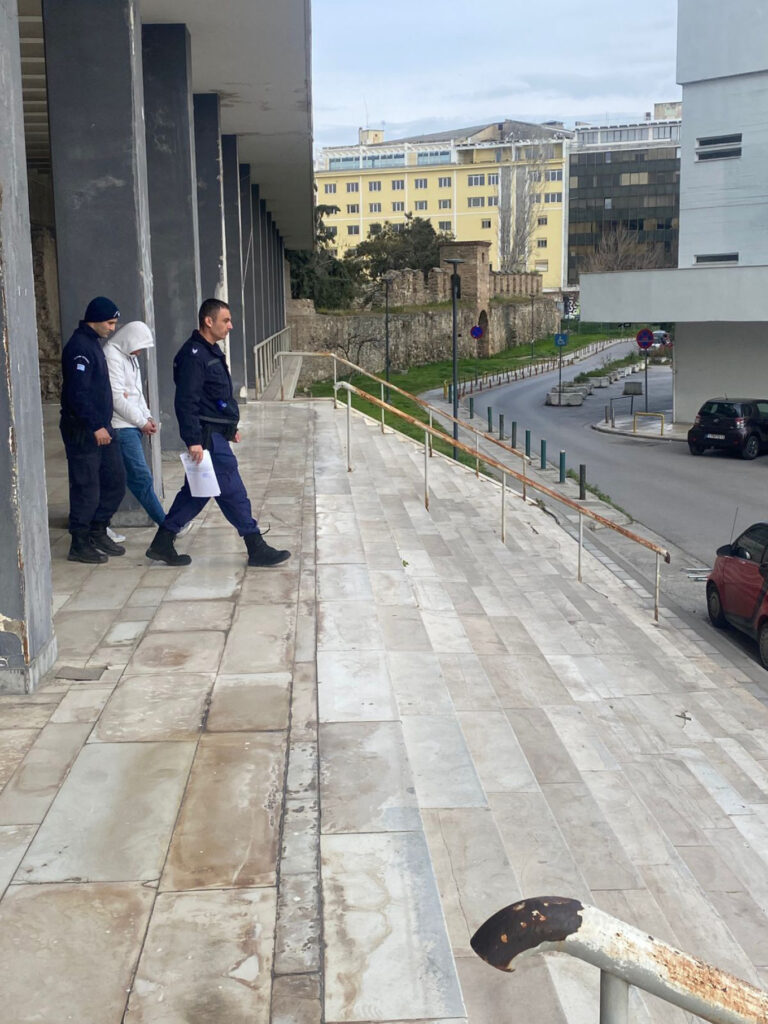 Δολοφονία στην Καλαμαριά: «Δεν καταλάβαμε ότι τον μαχαίρωσε» είπε στην απολογία του ο 19χρονος που ήταν μαζί με τον Κλεομένη