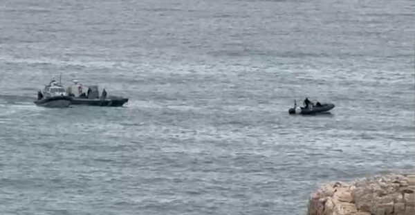 Τίτλοι τέλους στην τραγωδία στα Λιμανάκια Βουλιαγμένης: Ανασύρθηκε η σορός του 34χρονου δύτη από το Πηγάδι του Διαβόλου, δείτε βίντεο