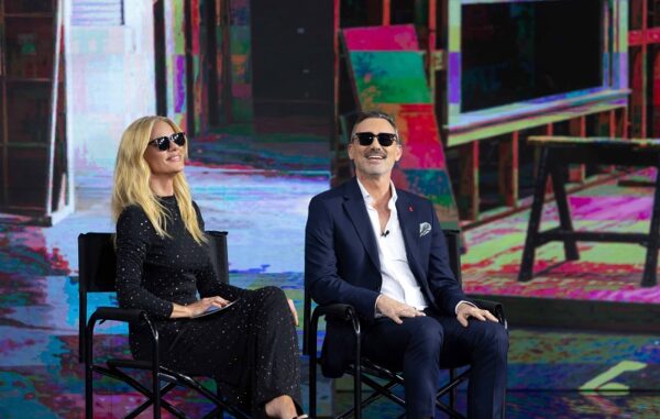 Στην πρεμιέρα του Moments και η Ζέτα Μακρυπούλια υποδέχεται τον Γιώργο Καπουτζίδη…