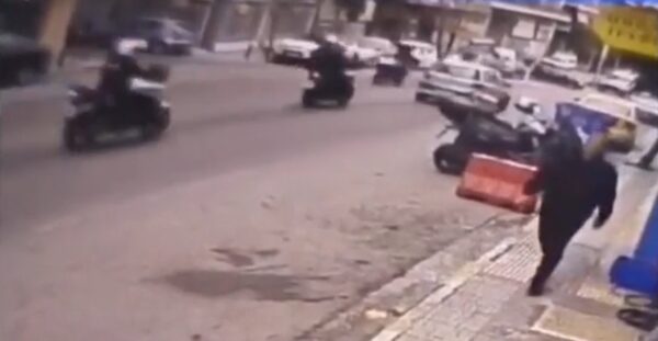 Αθωώθηκε ο γνωστός τράπερ που συνελήφθη στα Άνω Πατήσια, ένοχος για οπλοφορία ο οδηγός της μηχανής