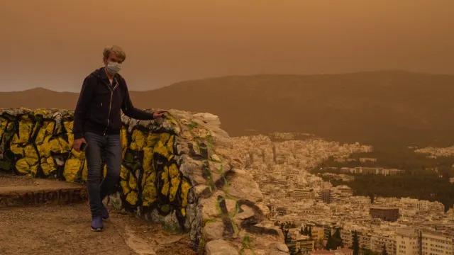 Πέπλο αφρικανικής σκόνης σκεπάζει την Ελλάδα – Ποιες περιοχές επηρεάζονται
