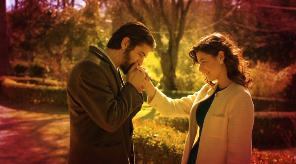 Άγιος έρωτας – Χλόη και Νικόλαος ερωτευμένοι στην Αθήνα