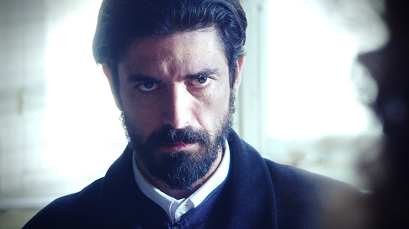 Άγιος έρωτας – Ο πατέρας Νικόλαος προτείνει κάτι στον Νικηφόρο, που μπορεί να προκαλέσει την πτώση του Παύλου