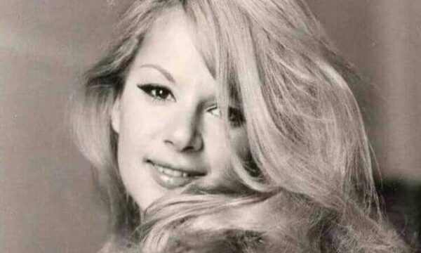 Αλίκη Βουγιουκλάκη: Ο μπερές της «Υπολοχαγού Νατάσσα» έγινε έκθεμα σε μουσείο