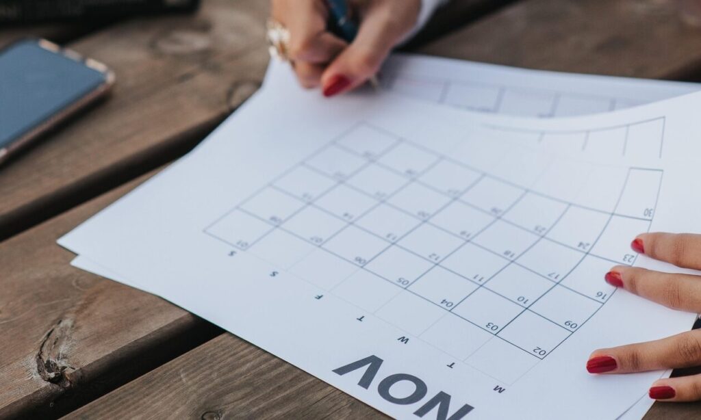 Ποιες είναι οι αργίες και οι ημιαργίες στο Δημόσιο – Τι γίνεται αν μία «πέσει» Κυριακή