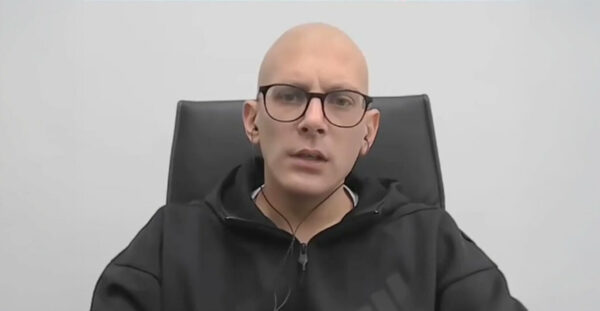 Πέντε μέρες μετά το χειρουργείο επέστρεψε στα καθήκοντά του ο δήμαρχος Αγίου Ευστρατίου: Και με ενάμισι πόδι οφείλεις να αποτίσεις φόρο τιμής στην 25η Μαρτίου