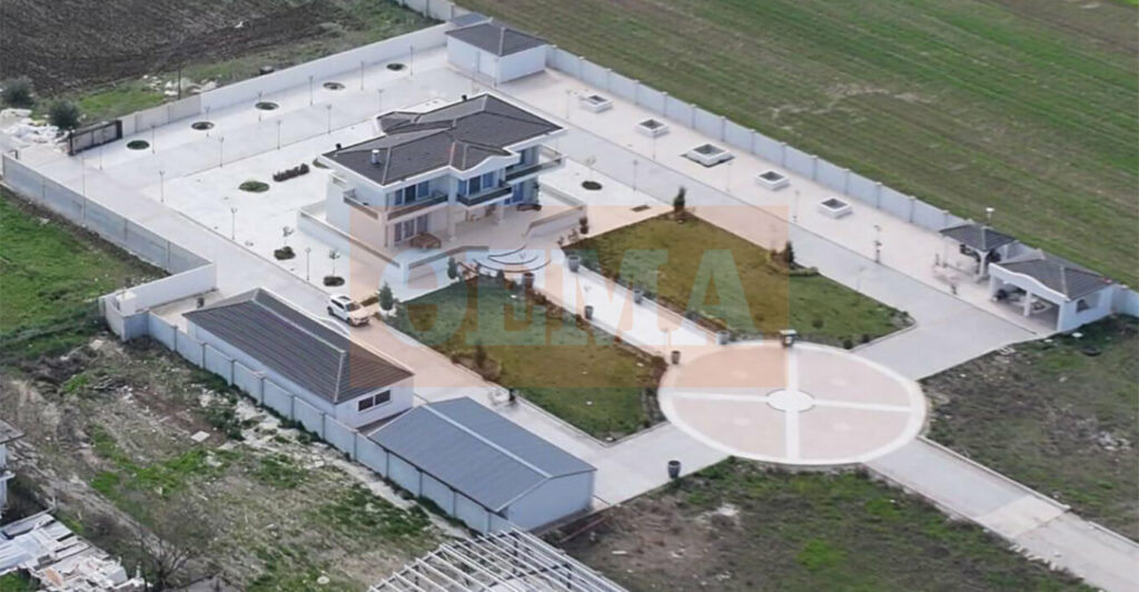 «Θα σου στείλω τα δάχτυλα των παιδιών σου σε κουτάκι»: Νέα καταγγελία για την οικογένεια Ρομά με τις χρυσές λίρες