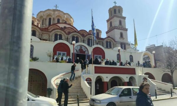 Θεσσαλονίκη: «Τη μία μέρα τον είχα, την επόμενη τον έχασα»- Ράγισαν καρδιές στην κηδεία του 25χρονου Παύλου