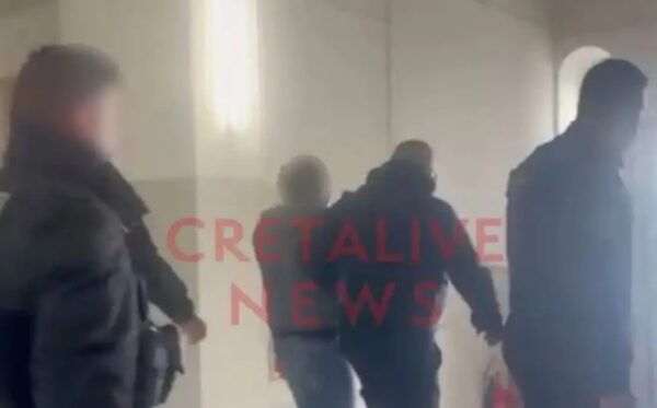 Ηράκλειο: Οργισμένοι συγγενείς αποδοκίμασαν τον Γάλλο που σκότωσε με το αυτοκίνητο την 36χρονη Ράνια