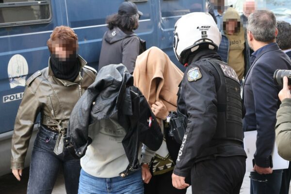 Οι διάλογοι που «πρόδωσαν» το κύκλωμα εμπορίας ανθρώπων στην Κρήτη: «Φέρτους μέσα να τους δασκαλέψω, λεφτά έφερες;»