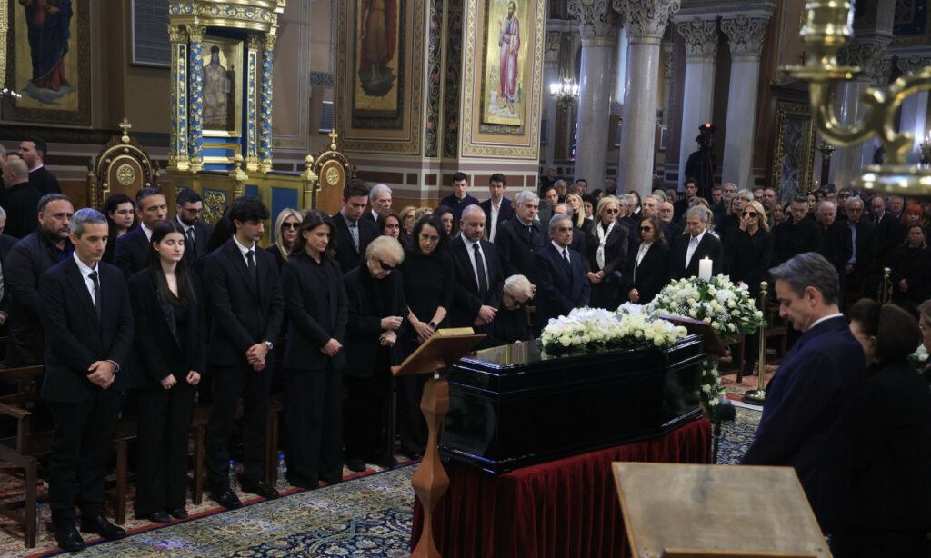 Η Ελλάδα αποχαιρετά τη Μαρινέλλα- Οι συγκλονιστικοί επικήδειοι από Χαρούλα Αλεξίου και Γιώργο Νταλάρα -«Ήσουν γενναία, ανατρεπτική, και επίμονη μέχρι το τέλος»