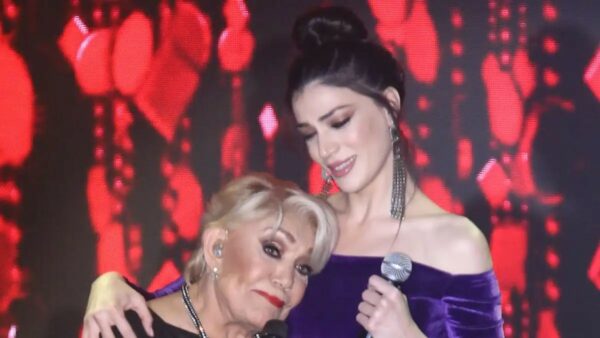 Μαρινέλλα: Βίντεο από τη νύχτα που κρατούσε αγκαλιά και νανούριζε με ένα τραγούδι την κόρη της Ήβης Αδάμου