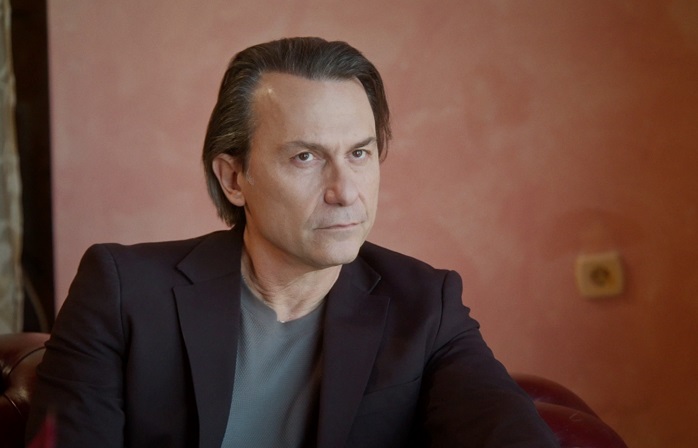 “Να μ’ αγαπάς” – Ο Θεόφιλος υπόσχεται να απαντήσει σκληρά στον Άγγελο