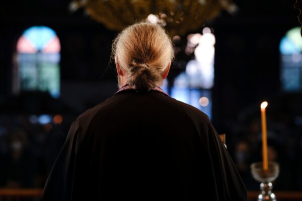 Καταδικάστηκε πρώην αρχιμανδρίτης για απάτη 1,3 εκατ. ευρώ, μαζί με τον συνεργό του έπεισαν τα θύματά τους ότι θα γινόταν μητροπολίτης Θεσσαλονίκης