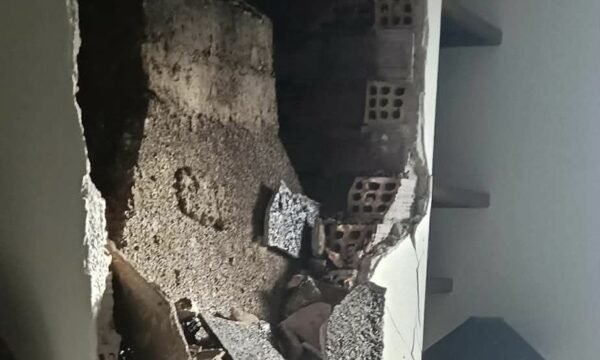 Πρέβεζα: Κεραυνός «χτύπησε» σπίτι μέσα στη νύχτα – Σκηνές τρόμου για οικογένεια, δείτε εικόνες