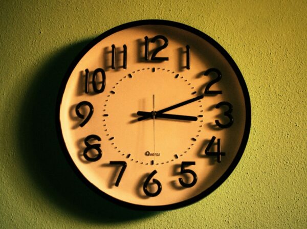 Θερινή ώρα – Την Κυριακή γυρίζουμε τους δείκτες μπροστά